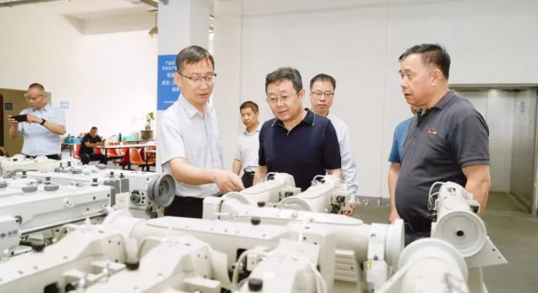 張立偉一行赴陜鼓章丘氣體、青島海發集團、上海臨港產業區等單位考察調研