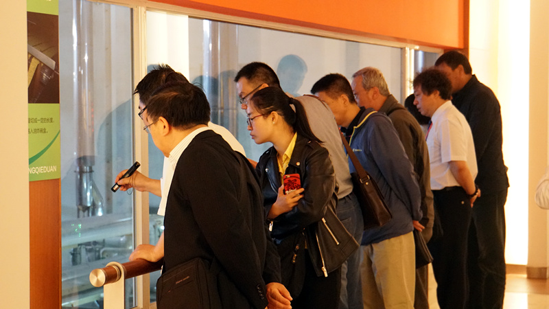 集團領導赴頂益食品、御品軒參觀學習